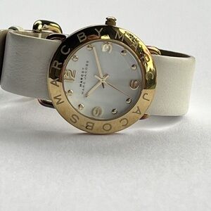 Womens Marc Jacobs Watch 36mm Gold Tone Case on White Leather Beautiful Patina
